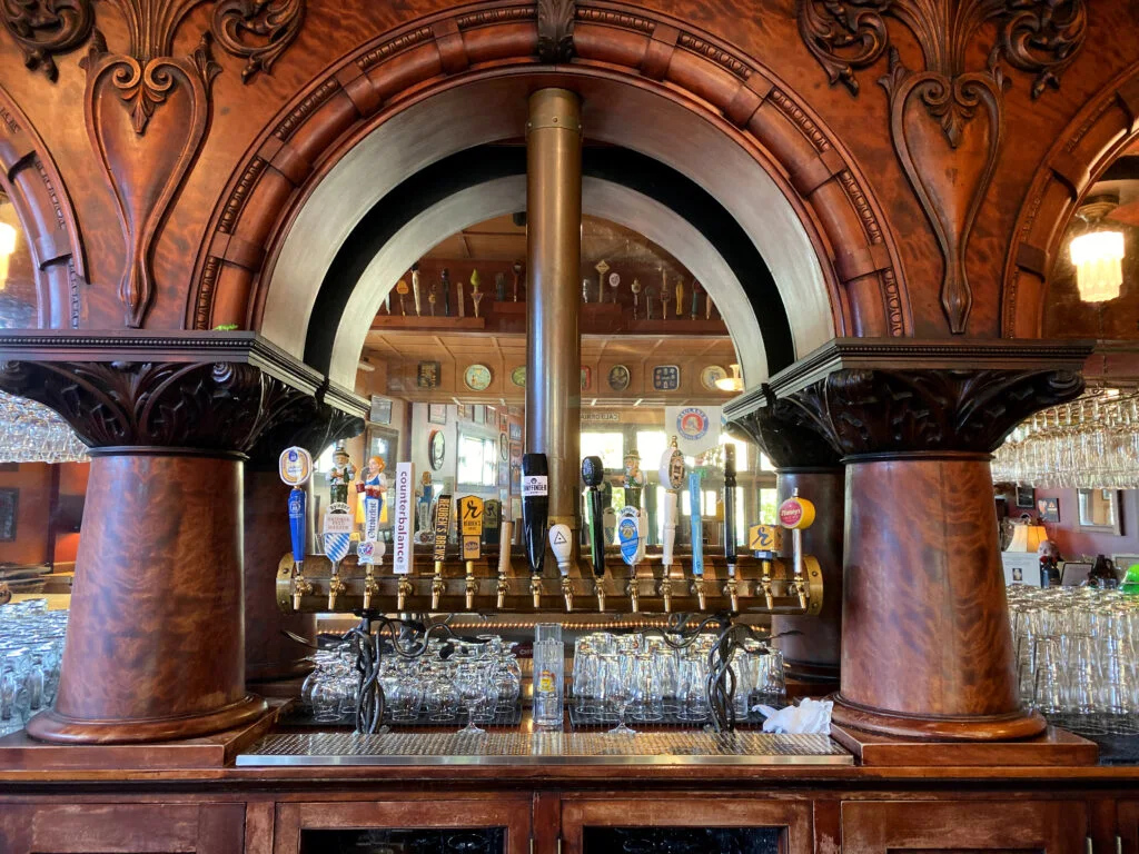 Beveridge Place Pub business photo