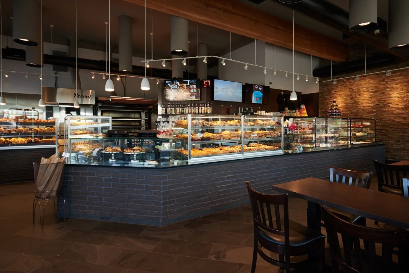 Larsen's Bakery, Bakery